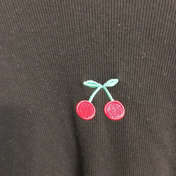 Cute black tee with 🍒 appliqué - Picture 6 of 8
